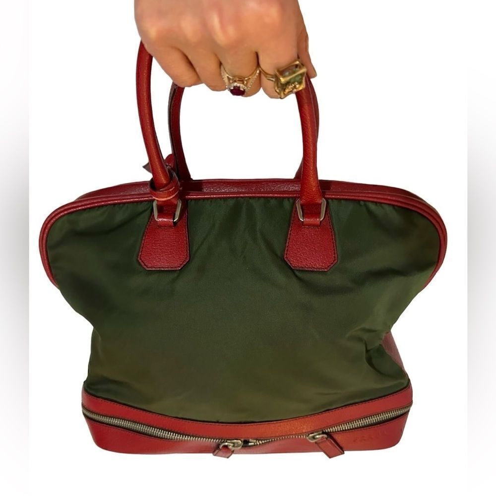 Auth Prada red leather and green nylon hand bag - Picture 4 of 16